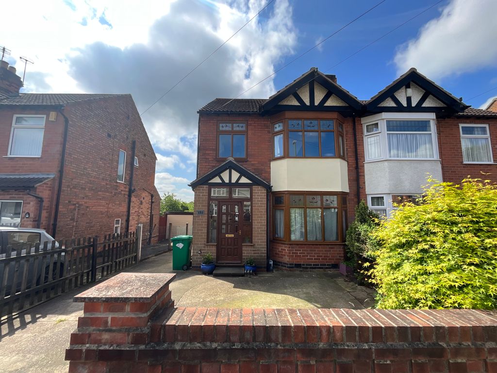 4 bed semidetached house for sale in Charlbury Road, Wollaton