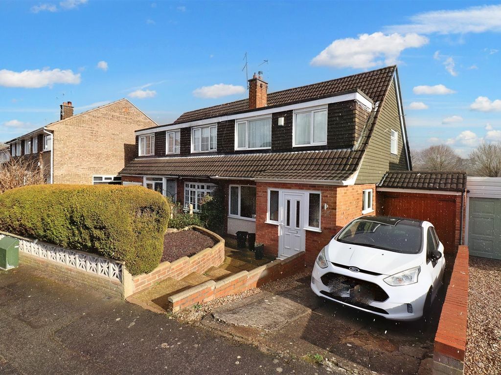 3 bed semidetached house for sale in Millfield Close, Anstey