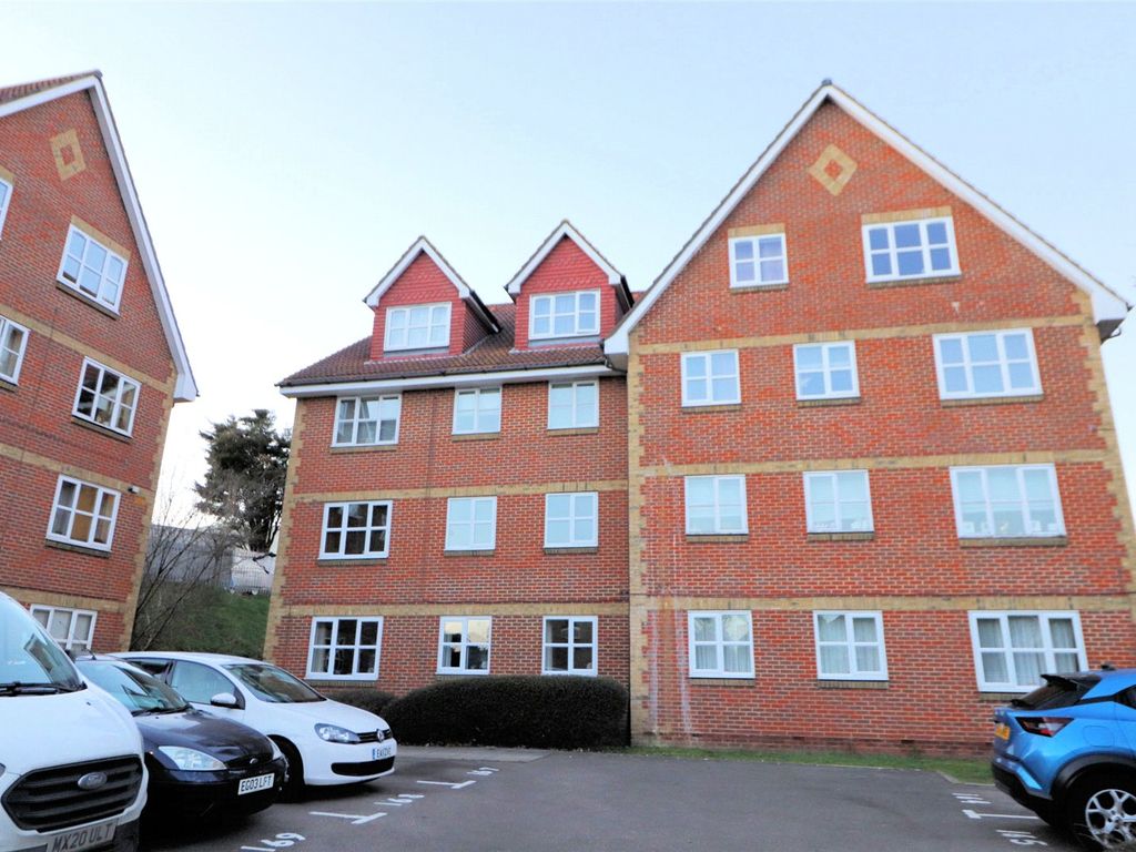 2 bed flat for sale in Canada Road, Howbury Park, Slade Green, Kent DA8