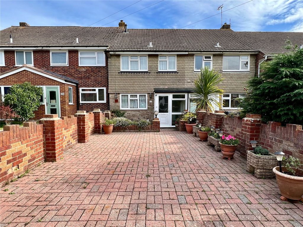 3 bed terraced house for sale in Hillmead Gardens, Havant, Hampshire