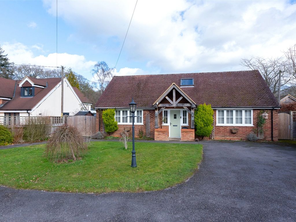 4 bed detached house for sale in Wedmans Lane, Rotherwick, Hook RG27
