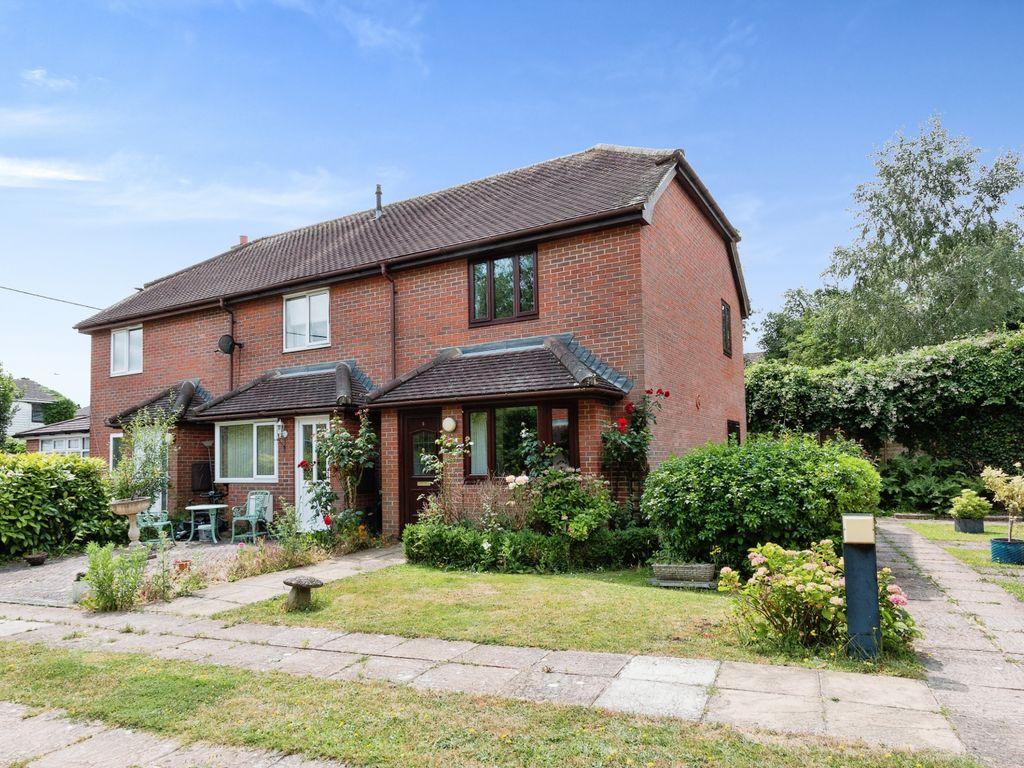 2 bed end terrace house for sale in Tudor Court, Tadley, Hampshire RG26