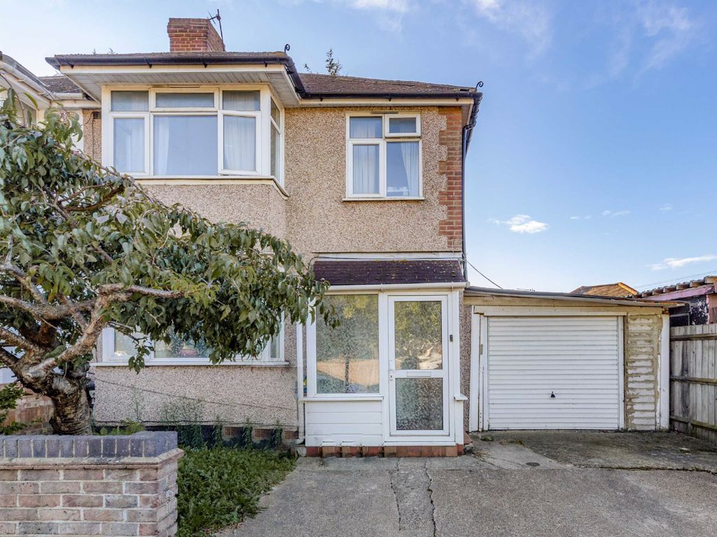 3 bed semidetached house for sale in Crispen Road, Hanworth, Feltham