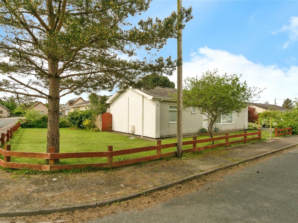 3 bed bungalow for sale in Morfa Bychan, Porthmadog, Gwynedd LL49, £425,000 Zoopla