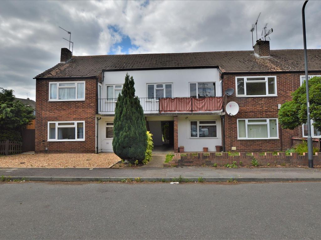 2 bed for sale in Regent Court, Stoke Poges Lane, Slough SL1