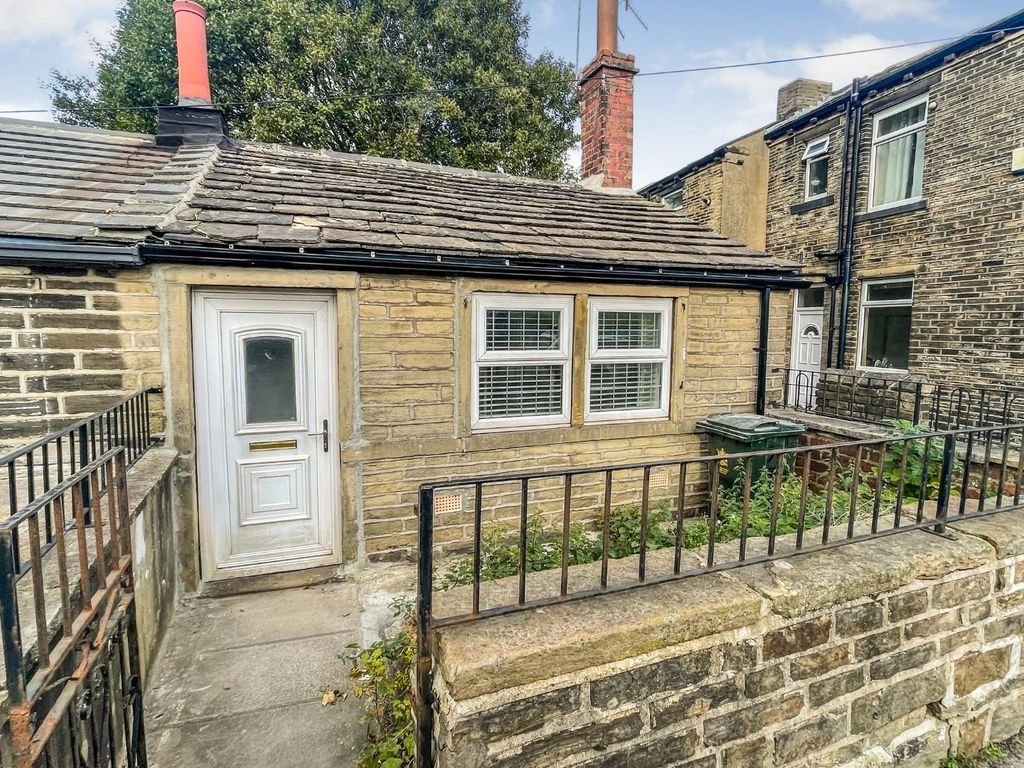 Studio to rent in Southfield Lane, Bradford BD5 Zoopla