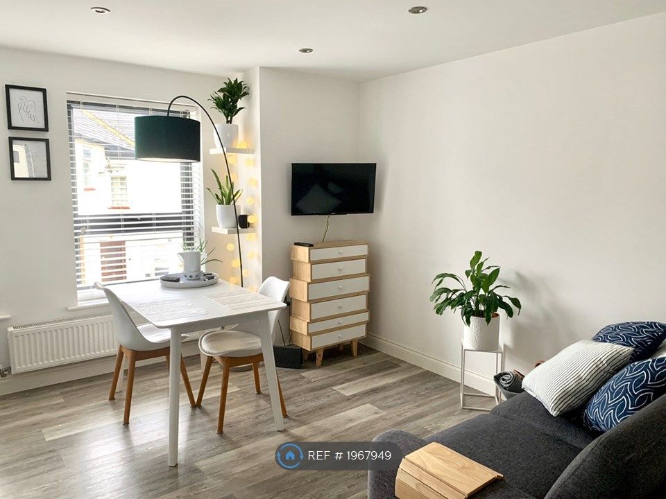 1 bed flat to rent in Marlborough Road, Watford WD18, £1,449 pcm Zoopla