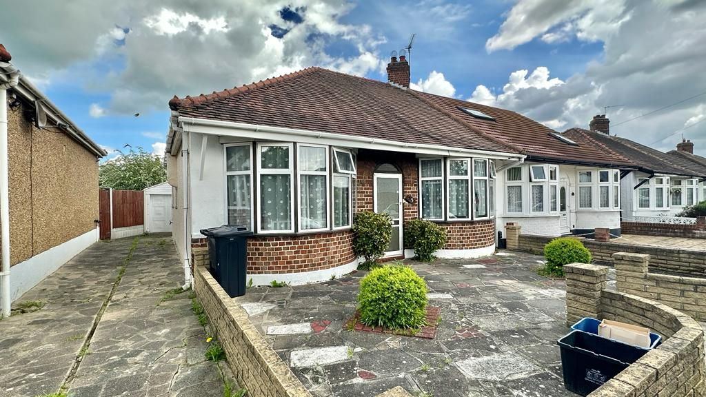 2 bed semidetached bungalow for sale in Tunstall Avenue, Ilford IG6
