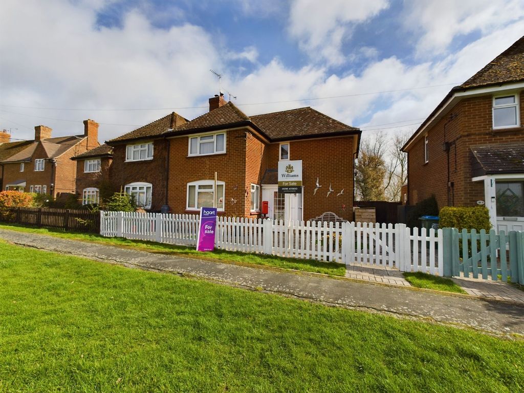 4 bed semidetached house for sale in Hardwick, Aylesbury