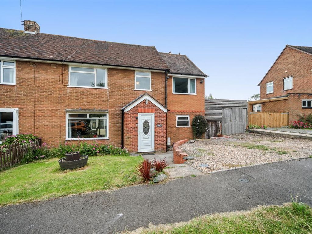 4 bed semidetached house for sale in 22 Davenham Close, Malvern