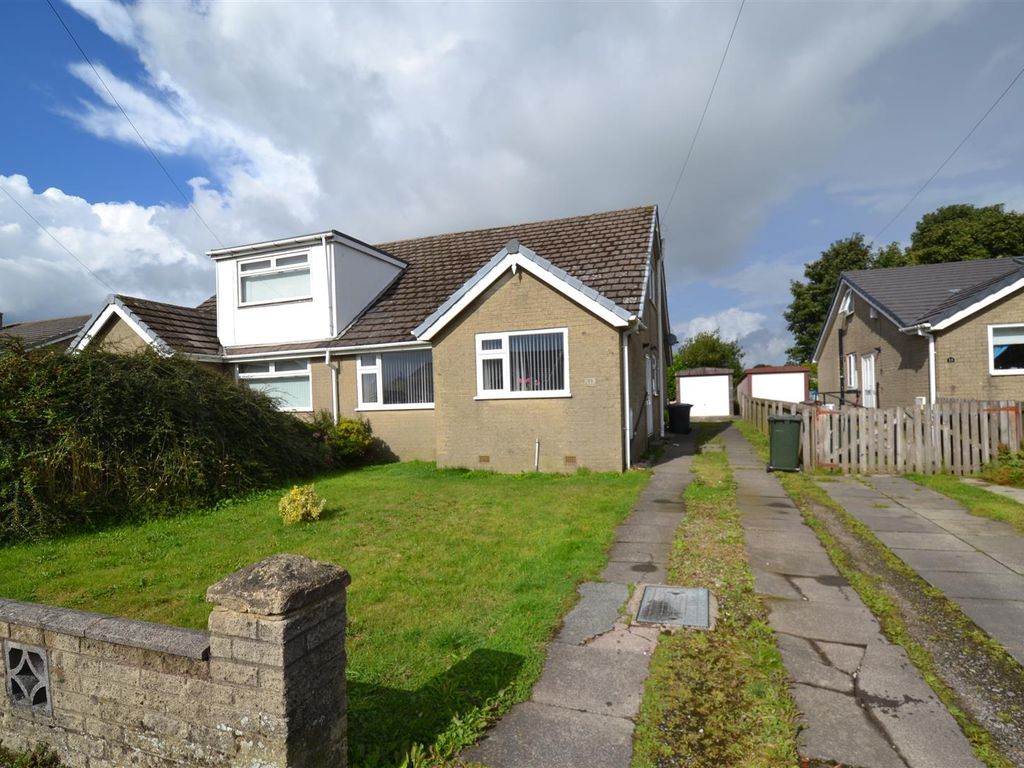 4 bed semidetached bungalow for sale in Foxhill Grove, Queensbury