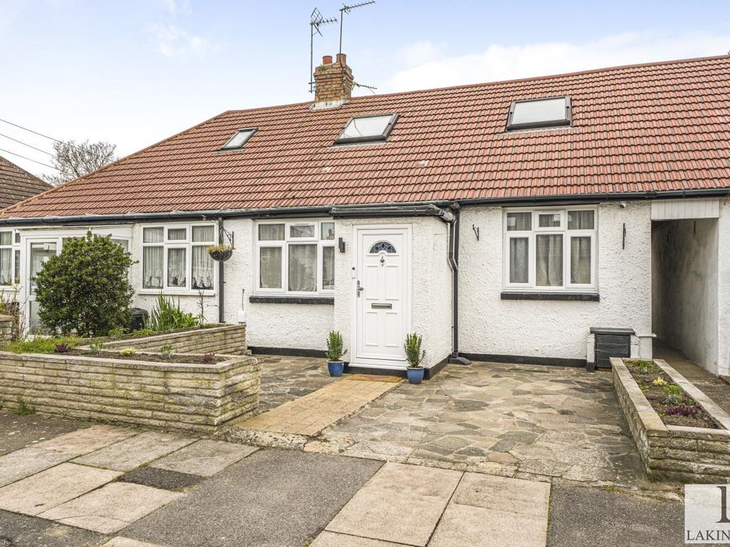 3 bed semidetached bungalow for sale in Princes Park Circle, Hayes UB3