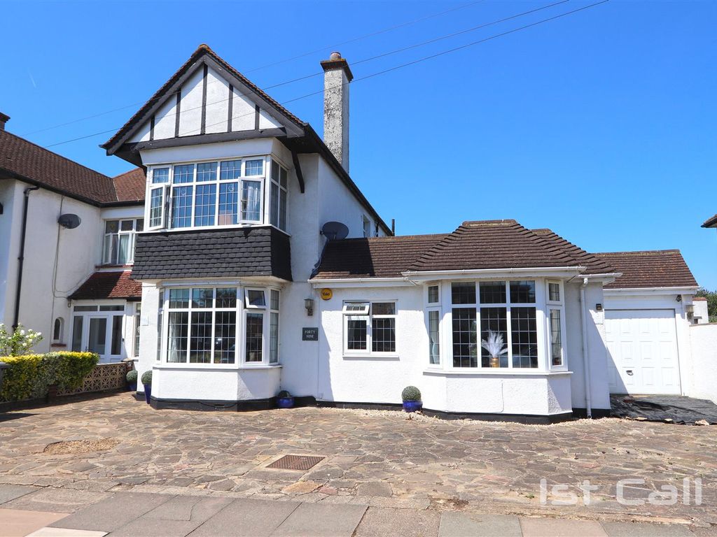 6 bed semidetached house for sale in Poynings Avenue, SouthendOnSea