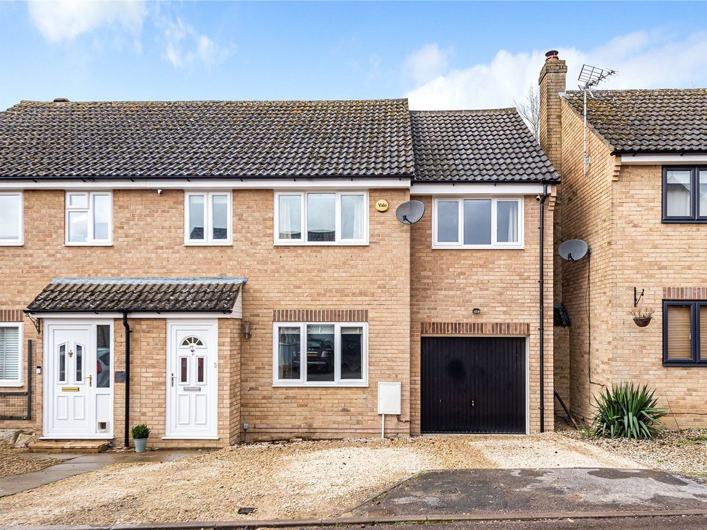 4 bed semidetached house for sale in Thorney Leys, Witney, Oxfordshire