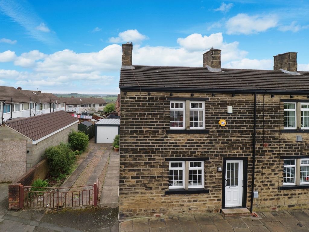 2 bed end terrace house for sale in Back Lane, Bramley, Leeds, West
