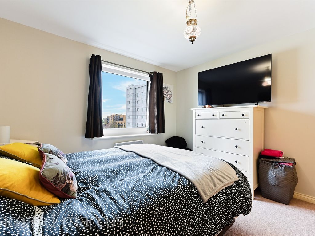 1 bed flat to rent in Tilley Road, Feltham TW13, £1,350 pcm Zoopla