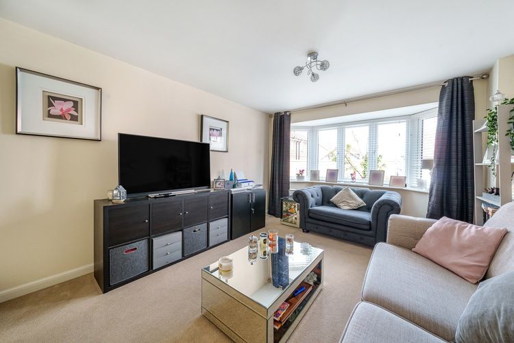 3 bed semidetached house for sale in Potter Crescent, Wokingham