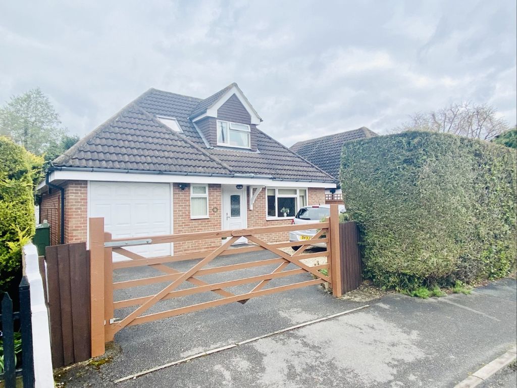 2 bed detached house for sale in Kevins Grove, Fleet GU51 Zoopla