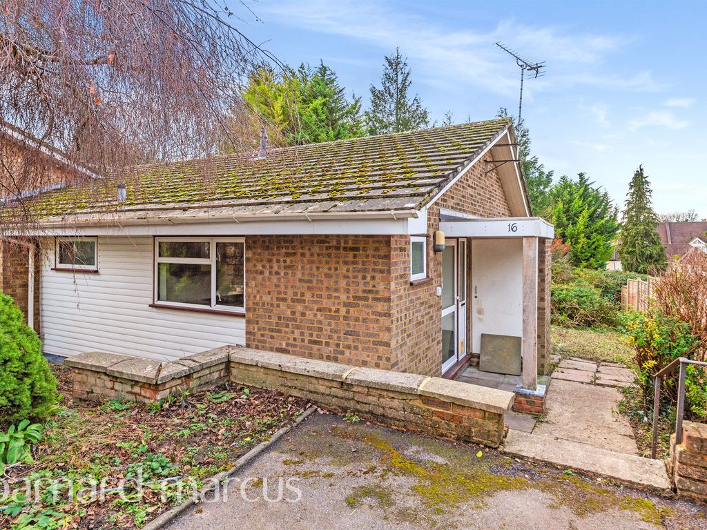 2 bed semidetached bungalow for sale in Croham Mount, Sanderstead