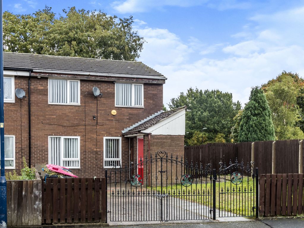 2 bed end terrace house for sale in Clarke Avenue, Salford M5, £180,000