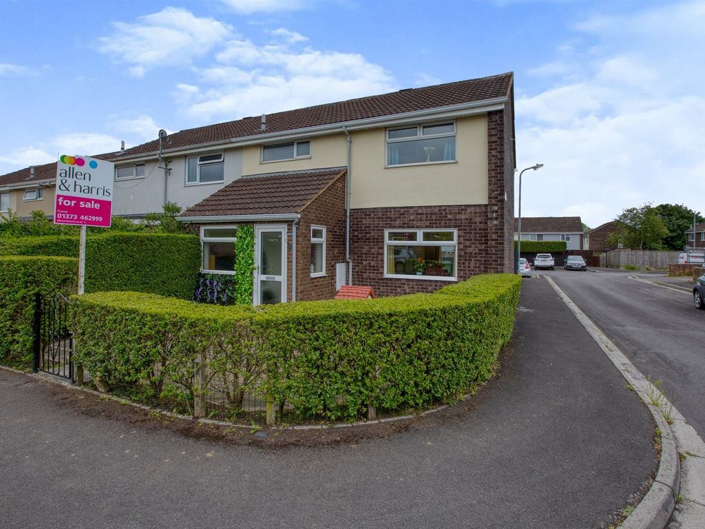 3 bed end terrace house for sale in Tower View, Frome BA11, £290,000