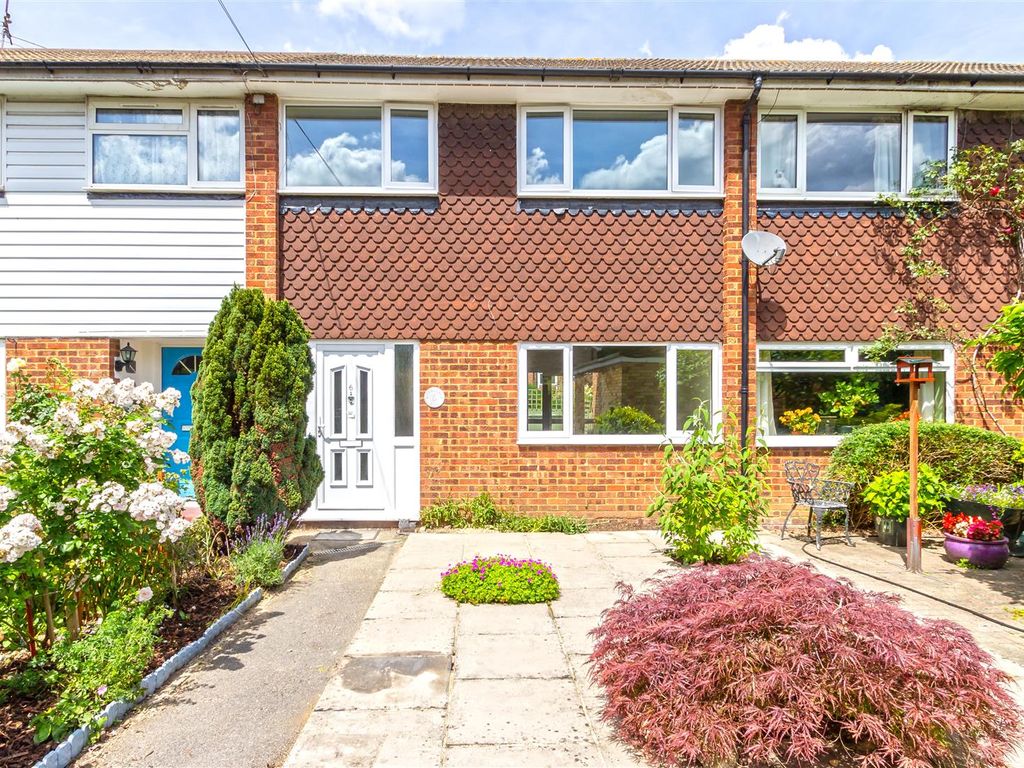 3 bed terraced house to rent in Market Way, Westerham TN16, £1,650 pcm