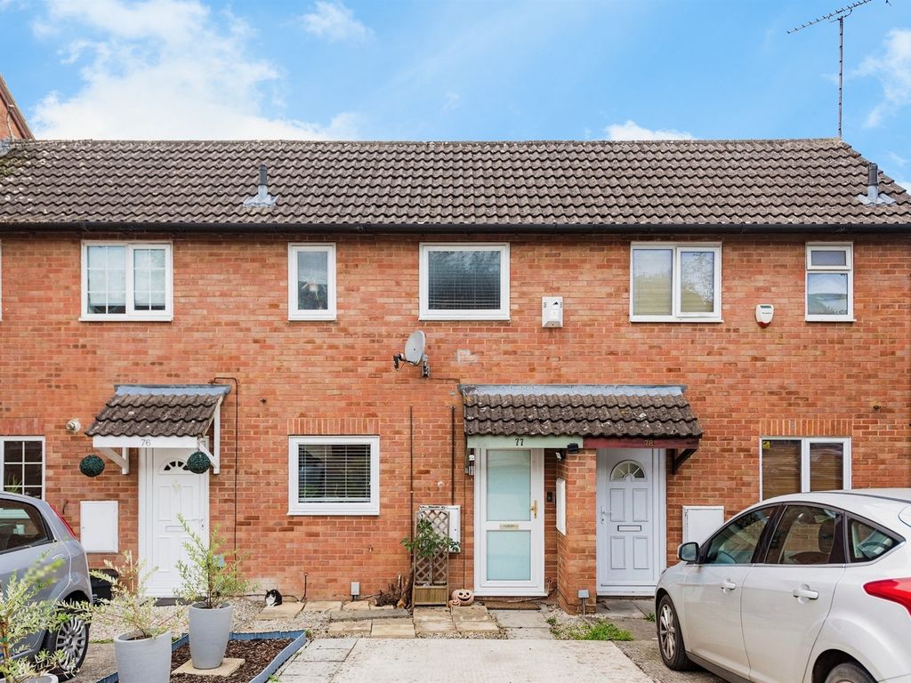 1 bed terraced house for sale in Bayleaf Avenue, Swindon SN2, £175,000