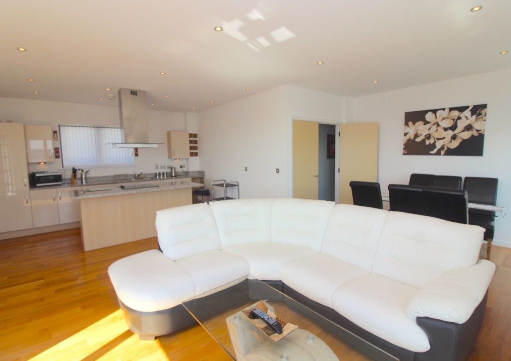 2 bed flat to rent in Kings Road, Swansea SA1, £1,800 pcm Zoopla