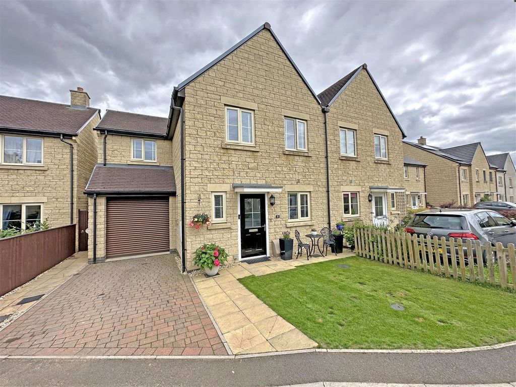 3 bed semidetached house for sale in Vosper Croft, Minchinhampton