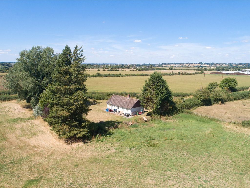 3 bed detached house for sale in Bulkington, Devizes, Wiltshire SN10