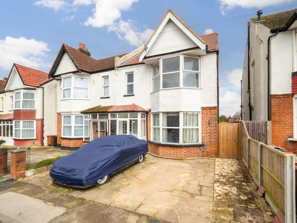 6 bed semidetached house for sale in Milton Road, Wallington SM6, £