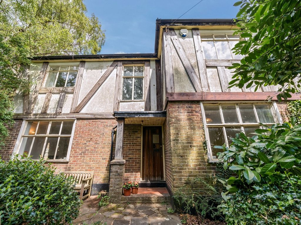 3 bed detached house for sale in Harvest Bank Road, West Wickham BR4