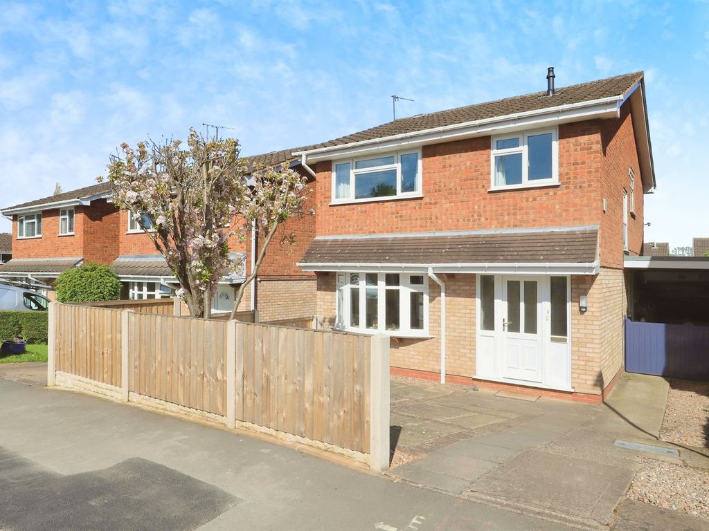 4 bed link detached house for sale in Selsdon Close, Kidderminster DY11