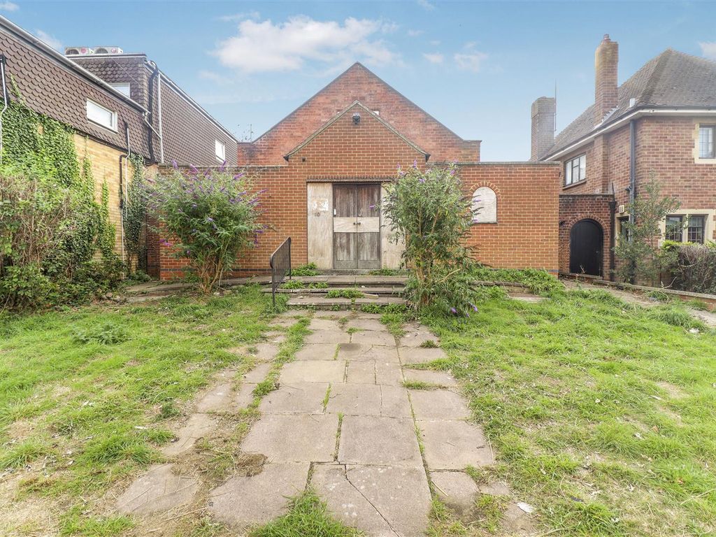 2 bed detached house for sale in Wellingborough Road, Rushden NN10, £