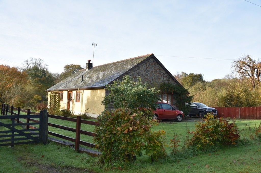 3 bed detached bungalow for sale in Cwm Cou, Newcastle Emlyn SA38, £