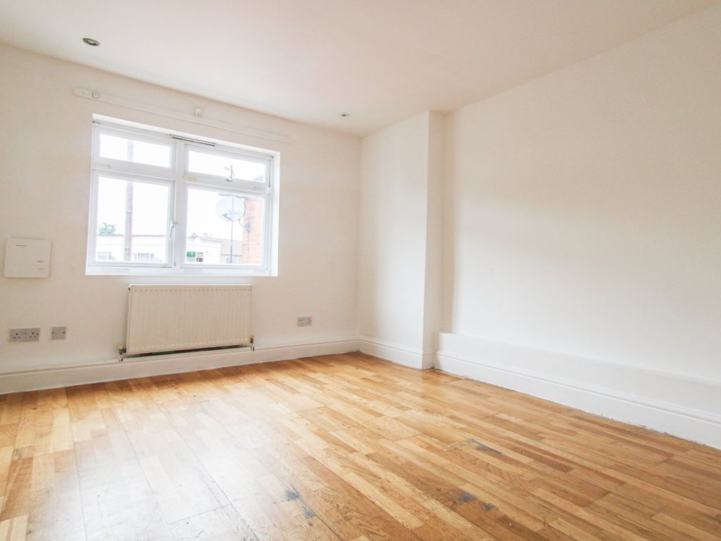 2 bed flat for sale in Sydenham Road, Croydon, Surrey CR0, £215,000