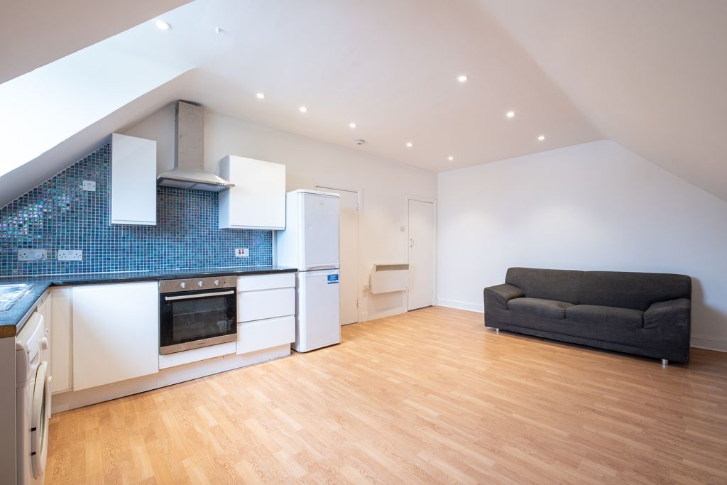 1 bed flat to rent in Streatham Common North, London SW16 Zoopla
