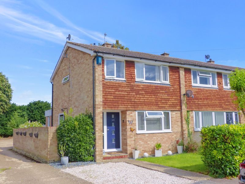 3 bed end terrace house for sale in Stratford Drive, Wooburn Green