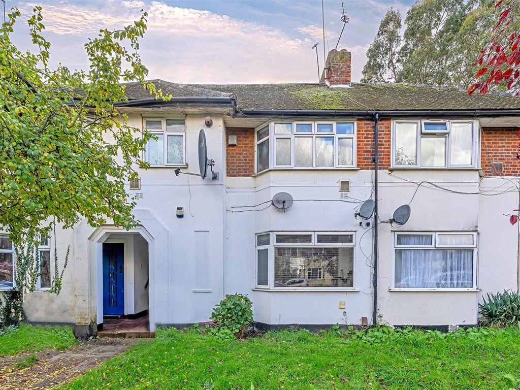 2 bed for sale in Islay Gardens, Hounslow TW4, £260,000 Zoopla