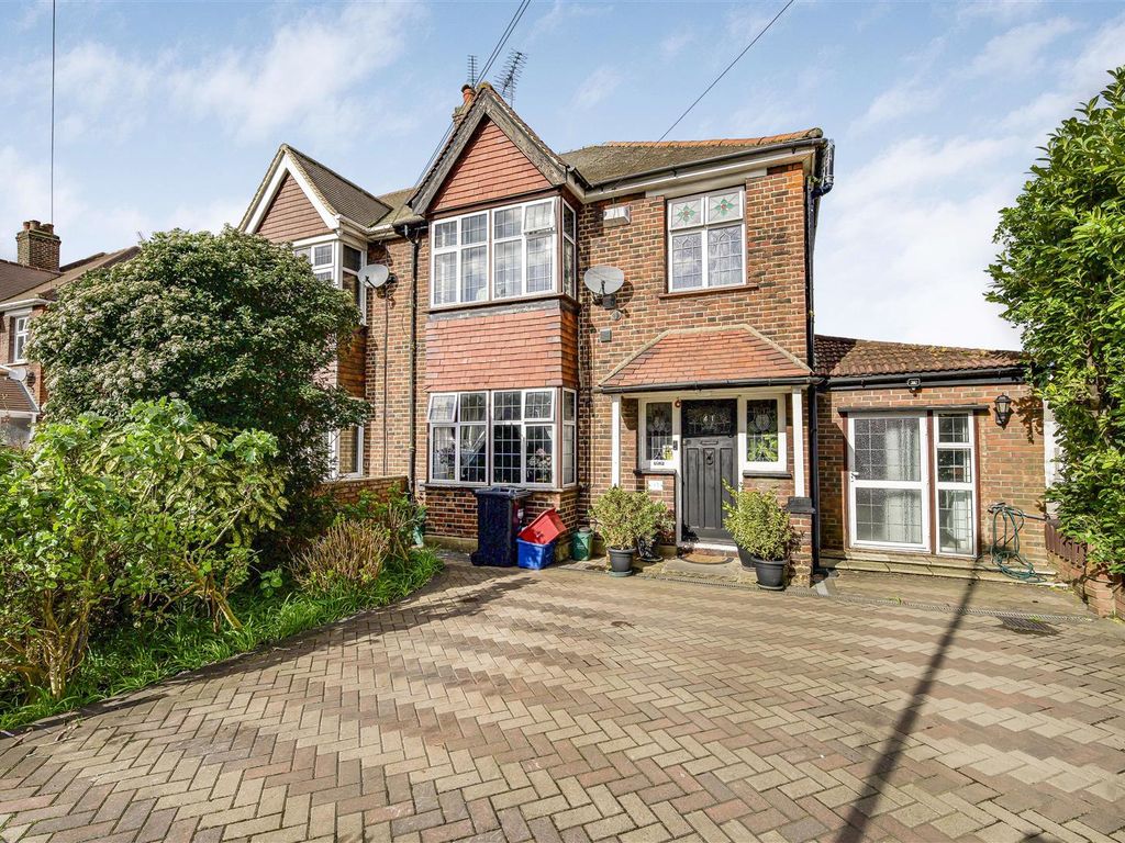 4 bed semidetached house for sale in Alderney Avenue, Hounslow TW5, £