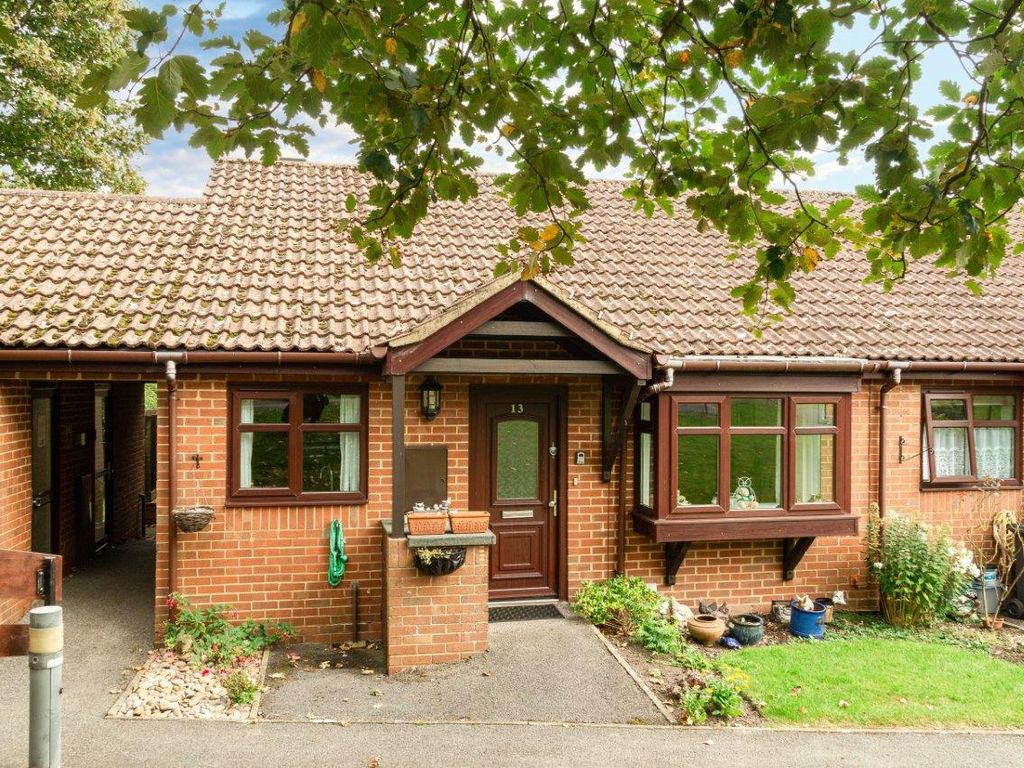 2 bed bungalow for sale in Nye Close, Crowborough TN6, £200,000 Zoopla