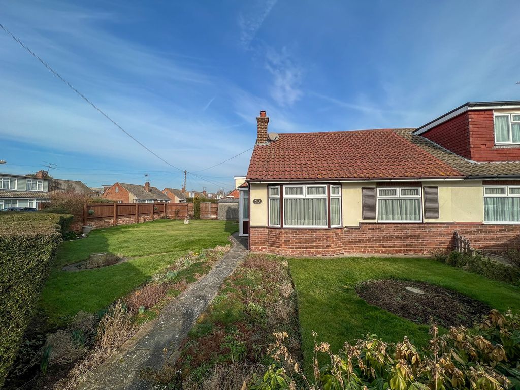 3 bed semidetached house for sale in Holt Farm Way, Ashingdon