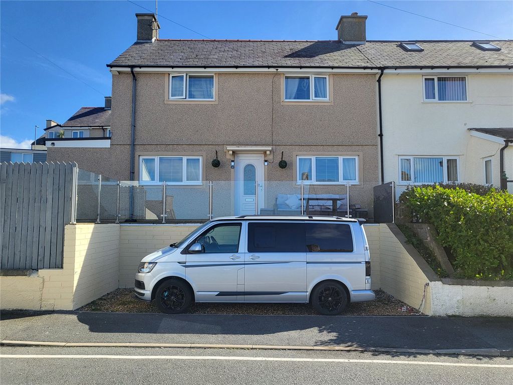 3 bed semidetached house for sale in Porthyfelin, Caergybi