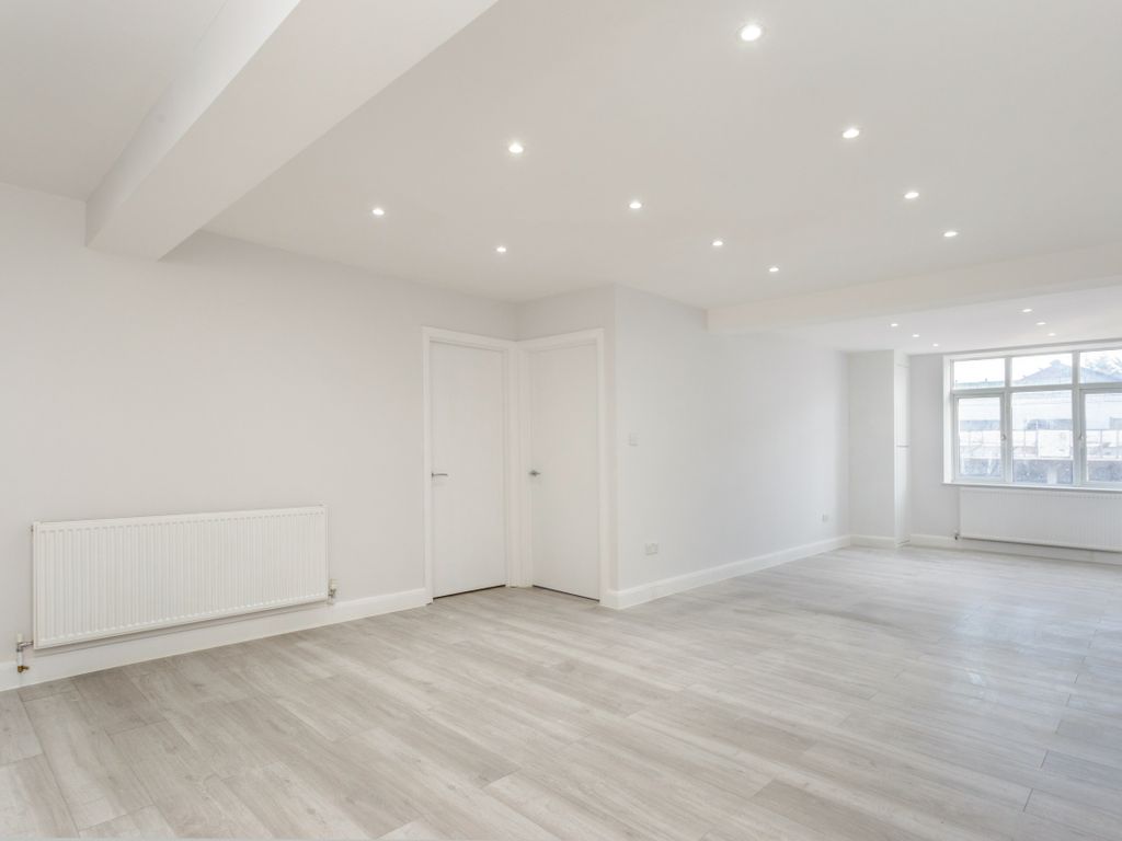 1 bed flat to rent in Parade Mansions, Watford Way, London NW4, £1,450