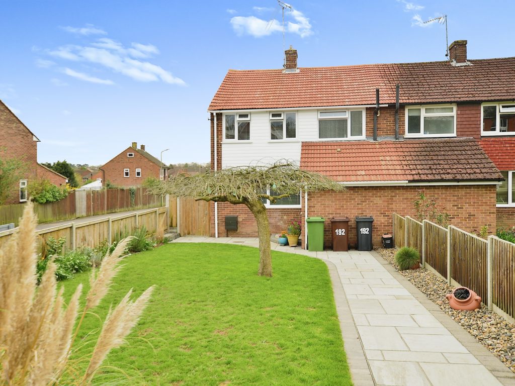 4 bed semidetached house for sale in Faversham Road, Kennington