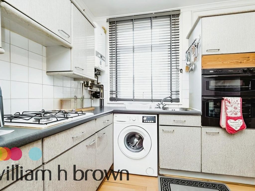 3 bed terraced house to rent in Wedderburn Road, Barking IG11, £1,800