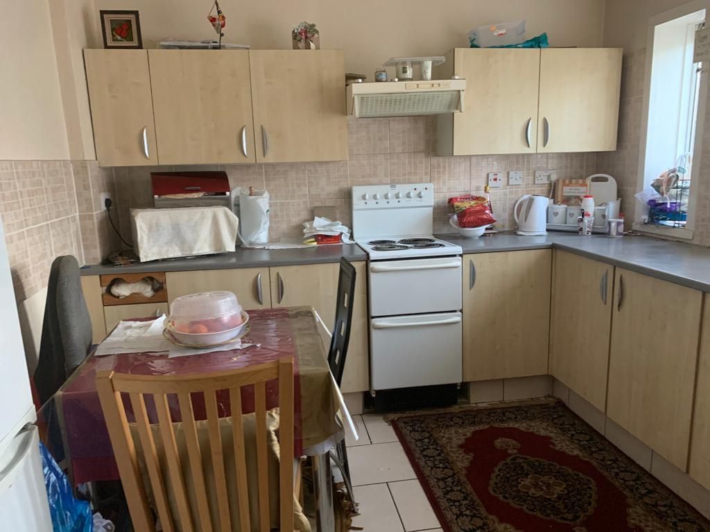 Room to rent in Burrow Road, Chigwell IG7, £700 pcm Zoopla