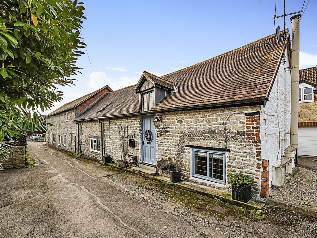 2 bed barn conversion for sale in The Fields, Mere, Warminster BA12