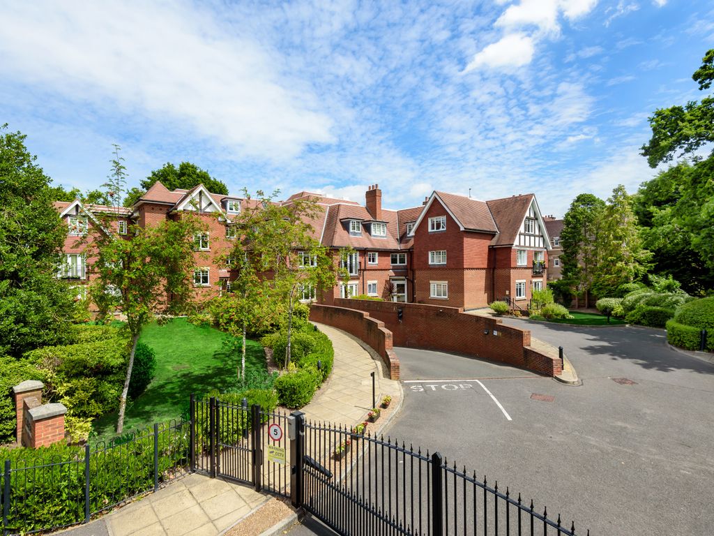 Bridgewater Road, Weybridge KT13  