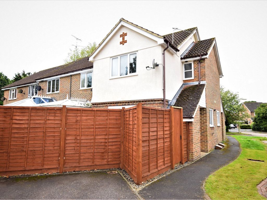 1 bed end terrace house for sale in Nether VellMead, Church Crookham
